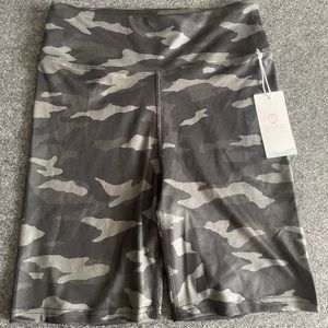 Balance collection biker shorts